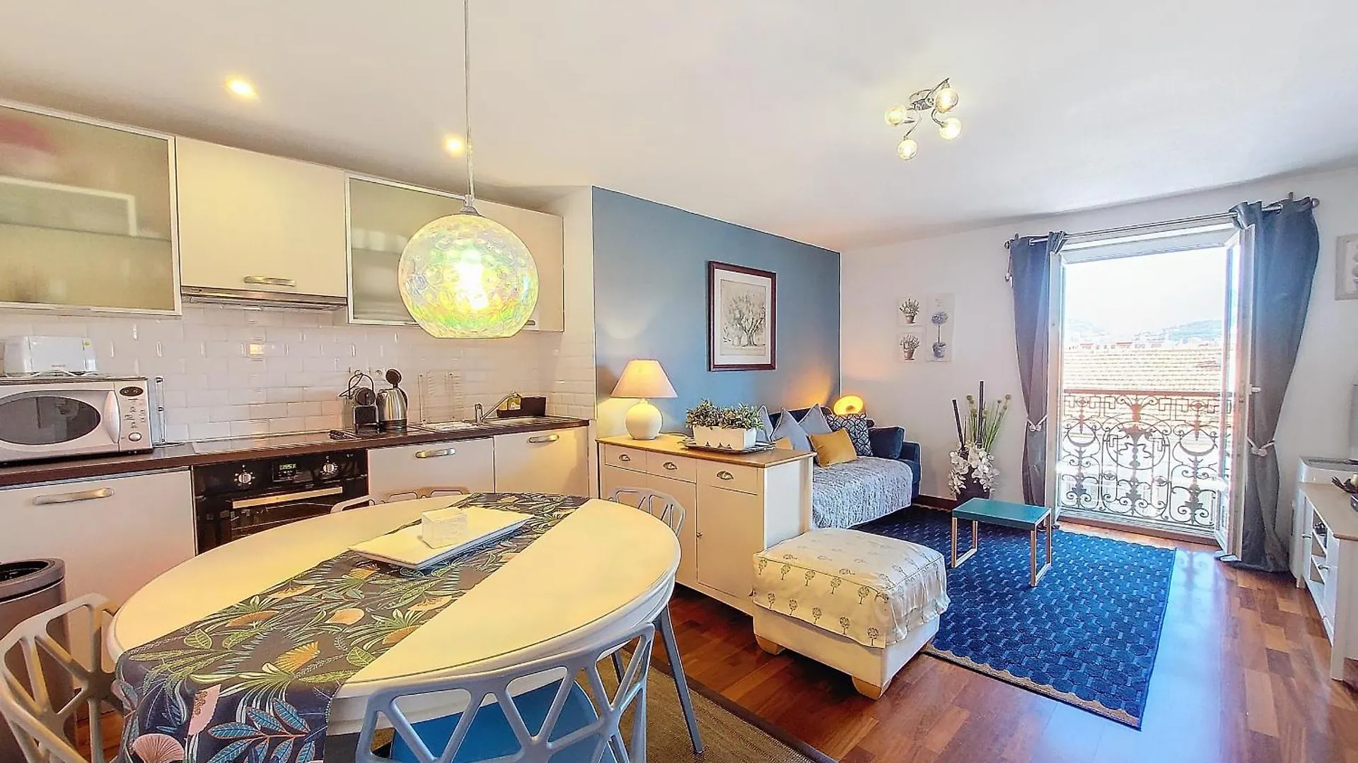 Nestor&Jeeves - Chaise Bleue - Central - Near Beach Nice 0*,  France